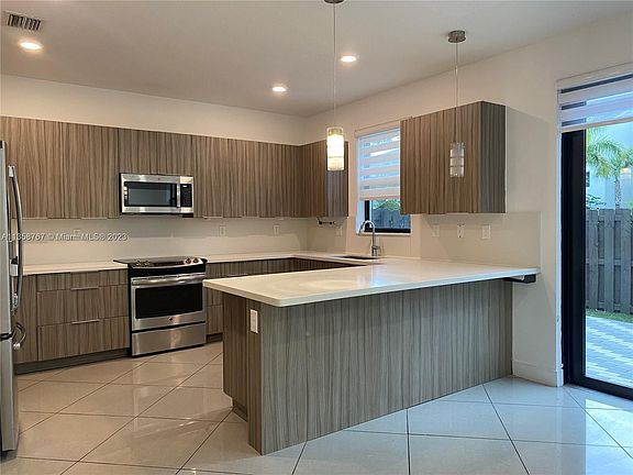 2nd image of 10440 NW 78th Ter Unit 10440