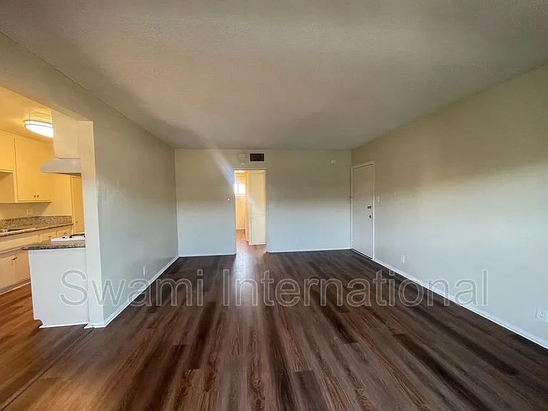 633 S Walnut St #7 — Photo 7