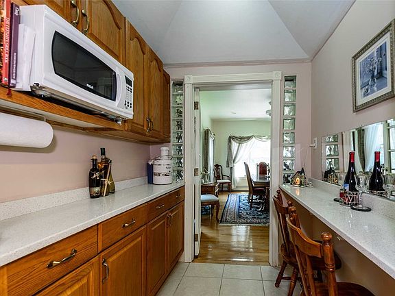 5th image of 416 Midwood Ave