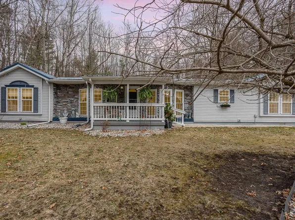 804 W Sand Beach Dr, Sanford, MI 48657