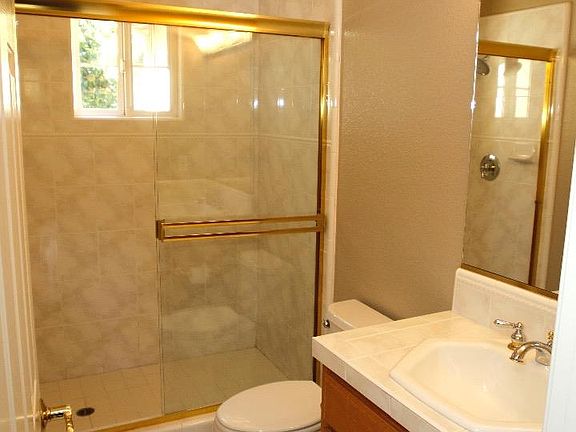 2nd image of 1035 Los Robles Ave