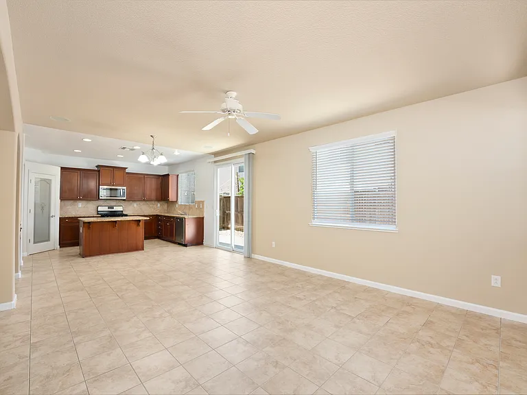 241 Picasso Cir — Photo 4