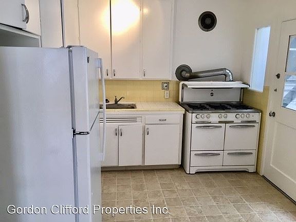 3rd image of 239 Cervantes Blvd APT 2