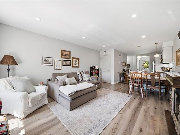 5th image of 28B Grandview St