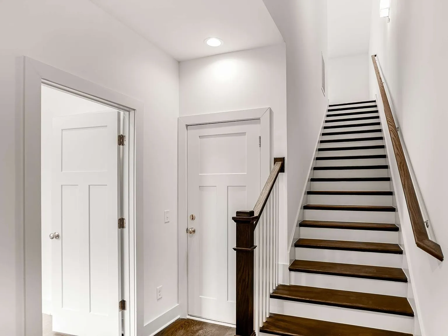3 bed, 3.5 bath, 1948 sqft, $3,950 — Photo 3