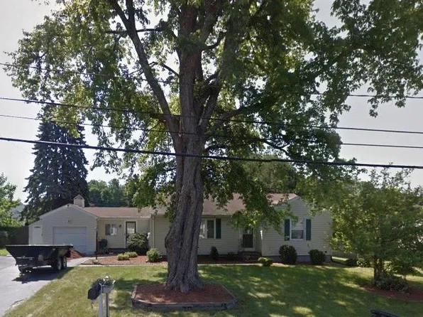 40 Heroux Blvd, Cumberland, RI 02864