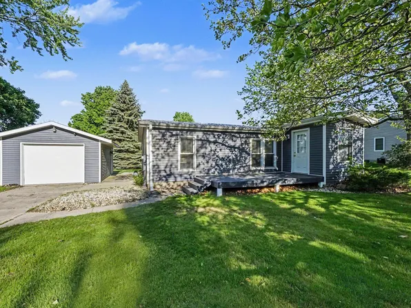 611 Connie Ave, Fremont, MI 49412