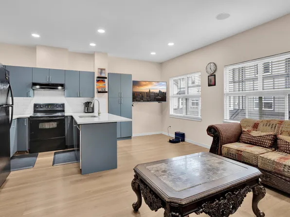 12677 63rd Ave #3, Surrey, BC V3X 3T3
