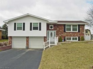 951 Donegal Dr, Follansbee, WV 26037