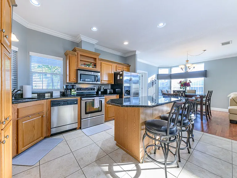2 Emden Cir — Photo 10