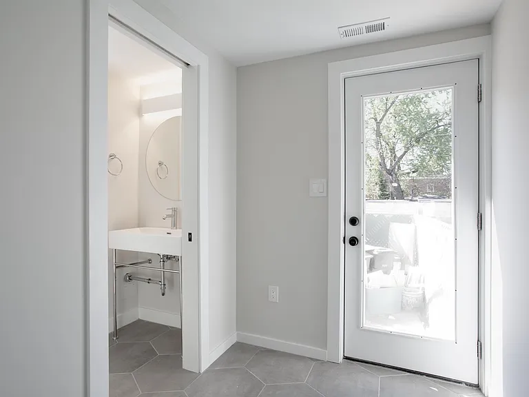 1214 Oronoco St — Photo 4