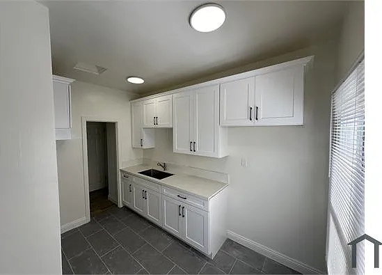 4506 S Hoover St — Photo 6