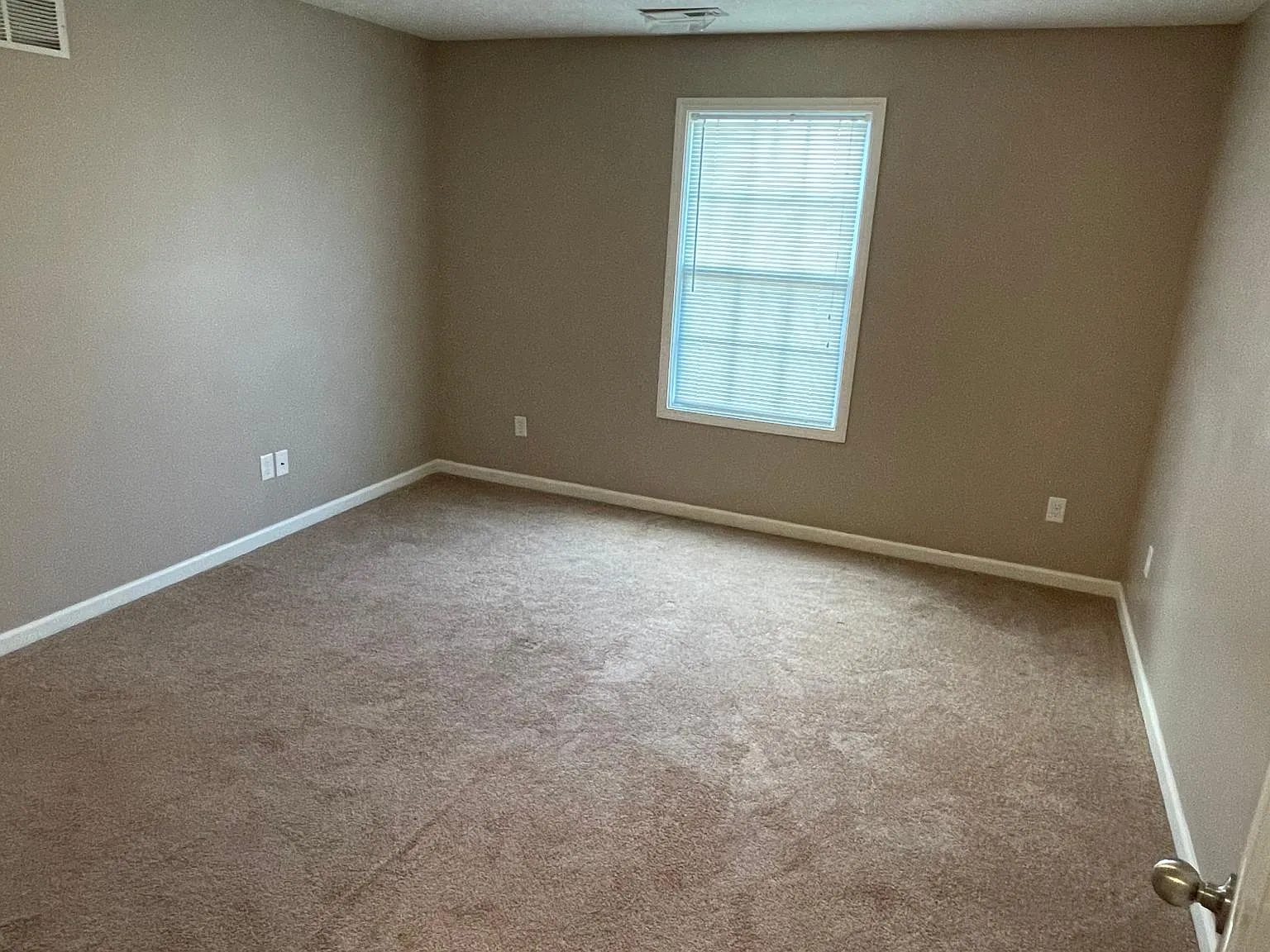 379 Upper Stone Ave — Photo 3