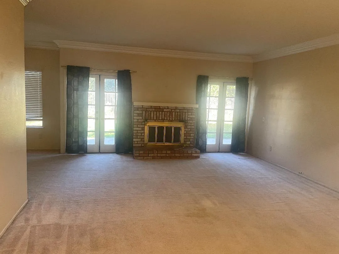 4 bed, 2.5 bath, 2560 sqft, $3,900 — Photo 3