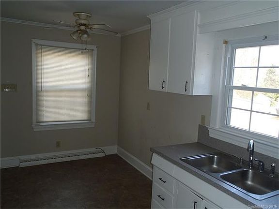 4th image of 1113 E Broad St