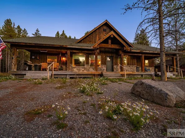 3770 Arctic Fox Dr, Island Park, ID 83429