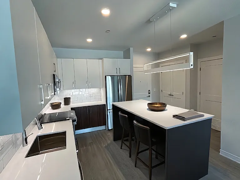 Residences at Sharon Gallery — Photo 37