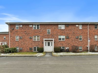 89 Pleasant St APT B9, Medfield, MA, 02052