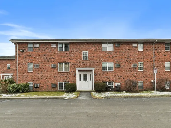 89 Pleasant St APT B9, Medfield, MA 02052
