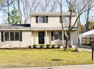 6967 Vernson Dr, Lansing, MI 48911