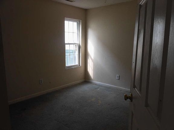 3rd image of 1528 McCormick St