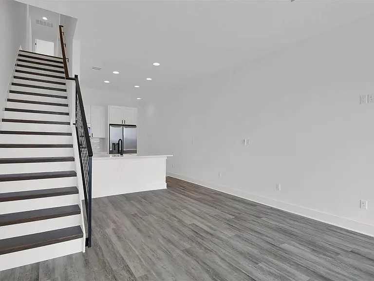 21200 Portsmouth Cv #3 — Photo 3