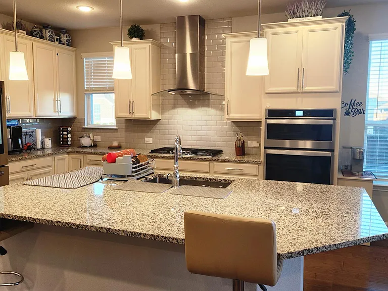 5901 Silverhollow Dr — Photo 29