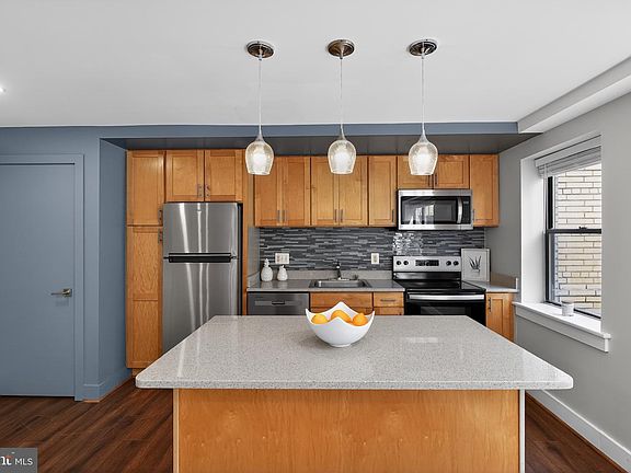 4th image of 212 Oakwood St SE APT 213