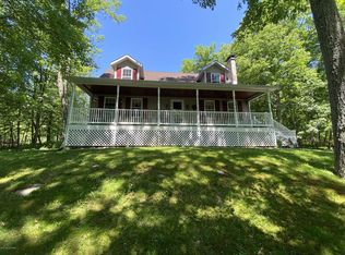 12 Ridgewood Dr, East Stroudsburg, PA 18302