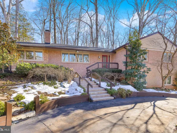 6423 Cavalier Corridor Dr, Falls Church, VA 22044