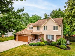 6047 Berkley Dr, Orchard Park, NY 14127