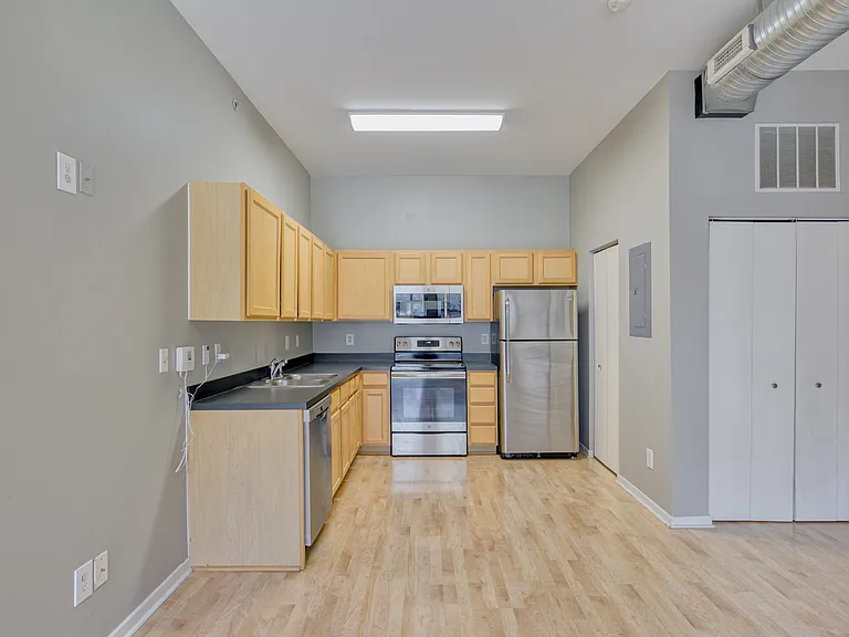 400 E Locust St #101 — Photo 10