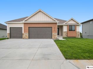 18323 Patrick Ave, Elkhorn, NE 68022