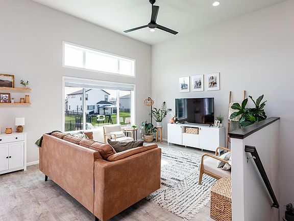 5th image of 8040 Goldfinch Dr
