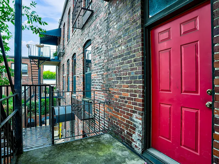 209 W 5th Ave #204 — Photo 23