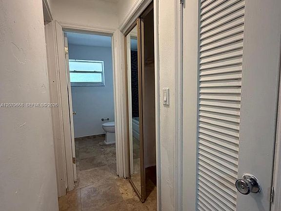 5th image of 1400 NE 191st St APT 310