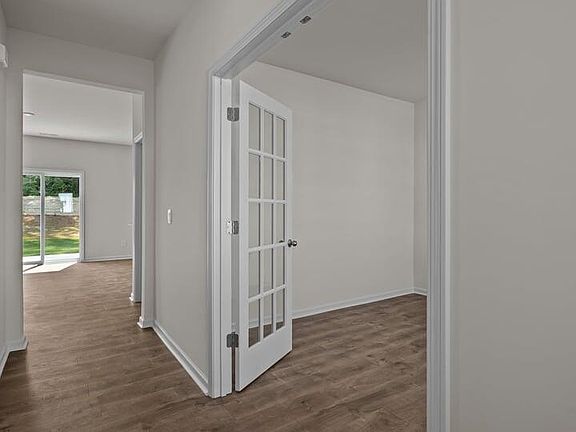5th image of 1002 Middlecrest Dr
