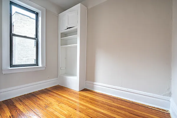 Rented by Metropolitan Equities | media 10