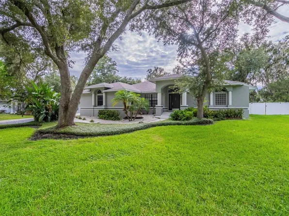 6745 Forestwood Dr W, Lakeland, FL 33811