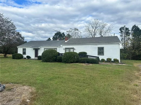 3017 Miller Rd, Yadkinville, NC 27055