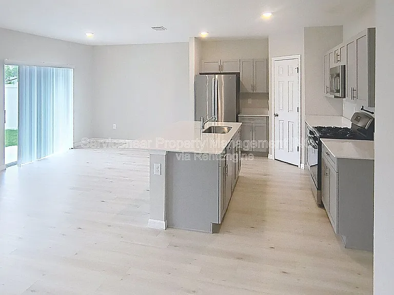 12937 Camarillo Pl — Photo 34