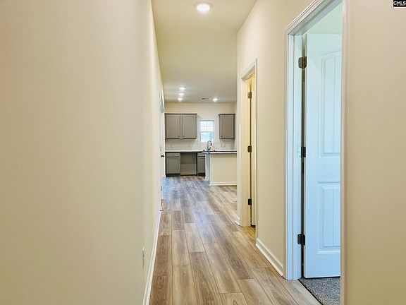 2nd image of 912 Glenwillow Ln