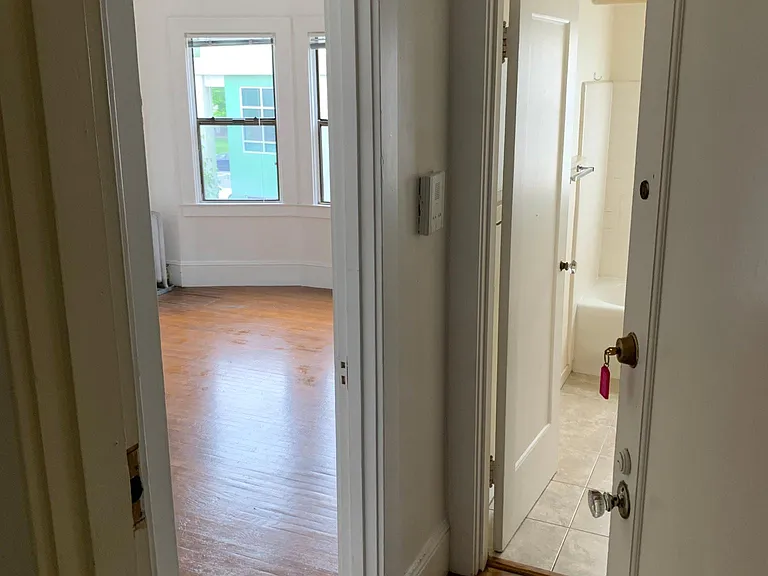 1907 Center St #11 — Photo 14