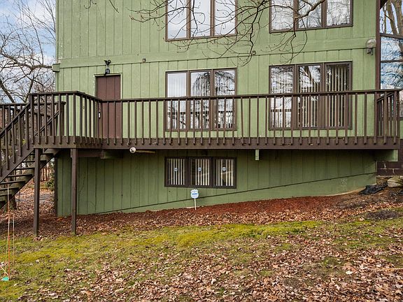 3rd image of 351 Tamarack Dr