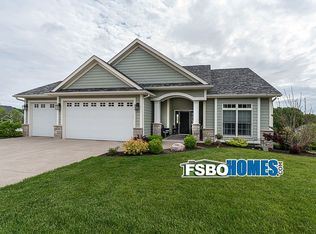 4025 Wyndham Dr, Bettendorf, IA