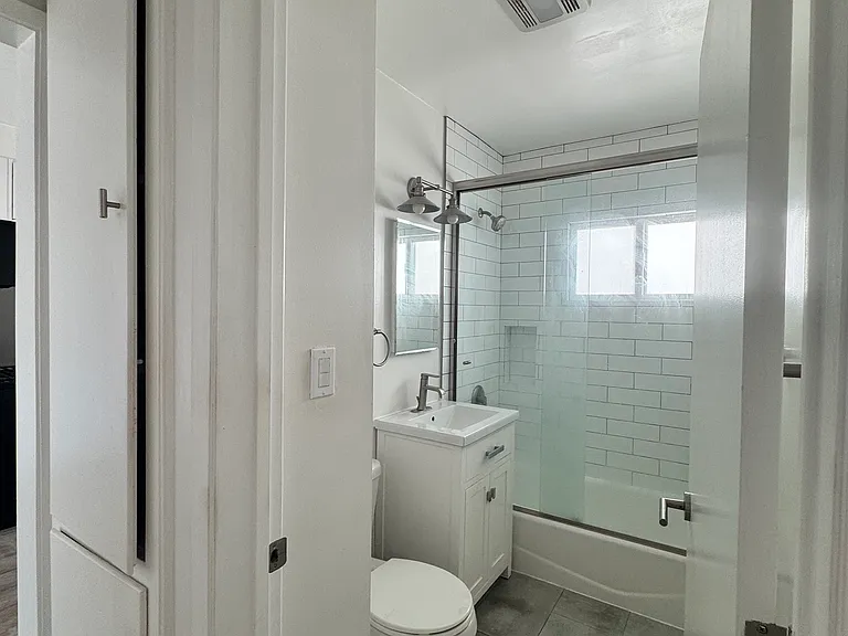1676 Manning Ave #3 — Photo 7