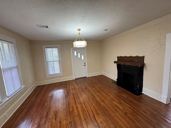 5th image of 412 W Orange St
