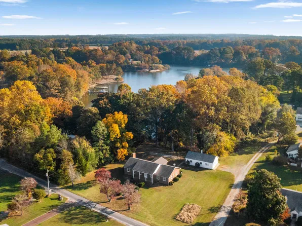 138 Pier Pl, Kinsale, VA 22488