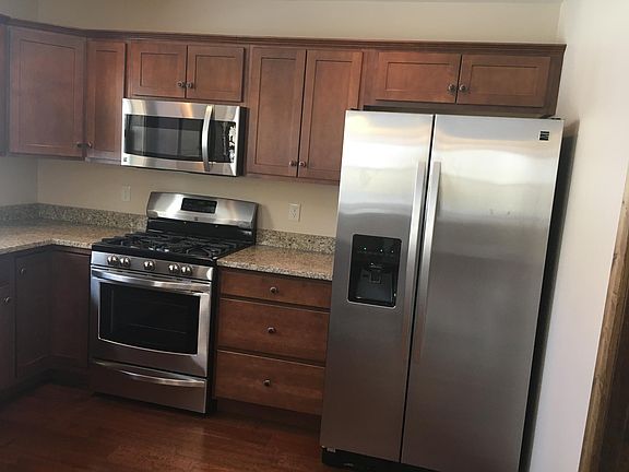 4th image of 532 Valley Dr