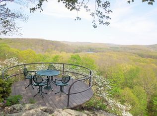 4 Caradon Ln, Katonah, NY 10536